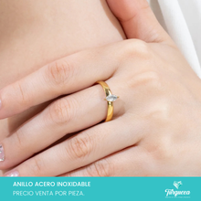 Load image into Gallery viewer, Anillo Liso con Zirconia Rombo Dorado Acero Inoxidable
