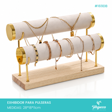 Load image into Gallery viewer, Exhibidor Pulseretero Doble Tubo Tela Terciopelo Beige Dorado / Madera
