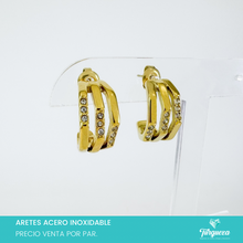 Load image into Gallery viewer, Arete Triple con Zirconias Dorado (2cm) Acero Inoxidable
