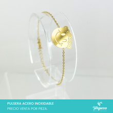 Cargar imagen en el visor de la galería, Pulsera Carita Feliz con Tiara Dorada Acero Inoxidable
