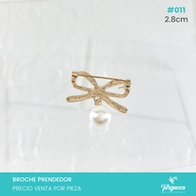 Cargar imagen en el visor de la galería, Broche Prendedor Moño Dorado con Perla colgante (2.8cm) #011
