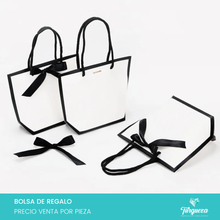 Load image into Gallery viewer, Envoltura de Regalo Blanco con Negro (14x17x7cm)

