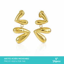Cargar imagen en el visor de la galería, Arete Doble Corazon Dorado 3cm Acero Inoxidable

