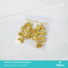 Load image into Gallery viewer, Arete Dragon Dorado (3cm) Acero Inoxidable
