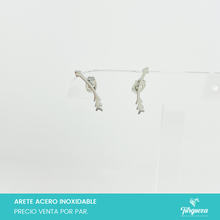 Load image into Gallery viewer, Arete Flechas Plateado Acero Inoxidable
