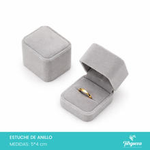 Load image into Gallery viewer, Estuche Gris Afelpado para Anillo (5x4cm)

