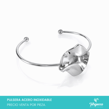 Cargar imagen en el visor de la galería, Brazalete Placa Irregular Ajustable Plateado Acero Inoxidable
