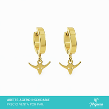 Load image into Gallery viewer, Arete Huggie Toro Dorado (1.5cm) Acero Inoxidable
