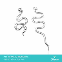 Load image into Gallery viewer, Arete Serpiente Asimétricas Plateado 3-4cm Acero Inoxidable
