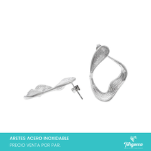 Load image into Gallery viewer, Aretes Ondulado Texturizado Plateado (3cm) Acero Inoxidable
