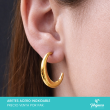 Load image into Gallery viewer, Arete Arracada Media Luna MED Dorado 2.5cm Acero Inoxidable
