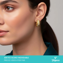 Cargar imagen en el visor de la galería, Arete Zirconias Dorado (1.5cm) Acero Inoxidable
