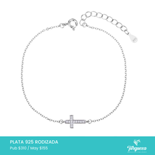 Cargar imagen en el visor de la galería, Brazalete Cruz Joyería Plata .925
