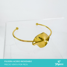 Cargar imagen en el visor de la galería, Brazalete Placa Irregular Ajustable Dorado Acero Inoxidable
