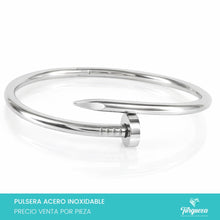 Cargar imagen en el visor de la galería, Brazalete Dupe Clavo Plateado Acero Inoxidable
