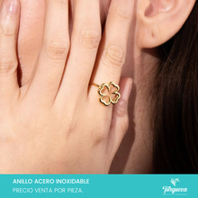 Load image into Gallery viewer, Anillo Trebol Ajustable Dorado Acero Inoxidable

