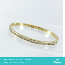 Load image into Gallery viewer, Brazalete Love Zirconias Dorado Acero Inoxidable
