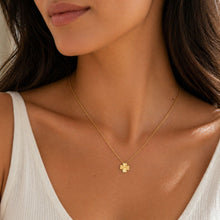 Cargar imagen en el visor de la galería, Collar Trebol Dorado Acero Inoxidable
