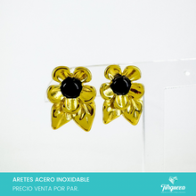 Load image into Gallery viewer, Arete Flor 2.5cm Acero Inoxidable
